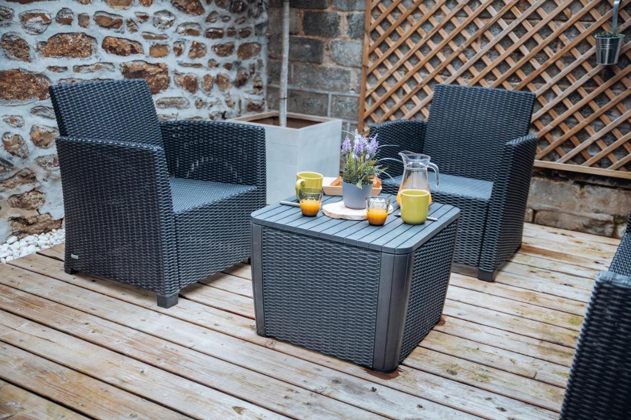 Superbe Appartement Avec Terrasse Au Calme Ernée Exterior foto